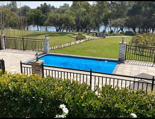 1 BEDROOM FLAT FOR SALE IN LOCHVAAL